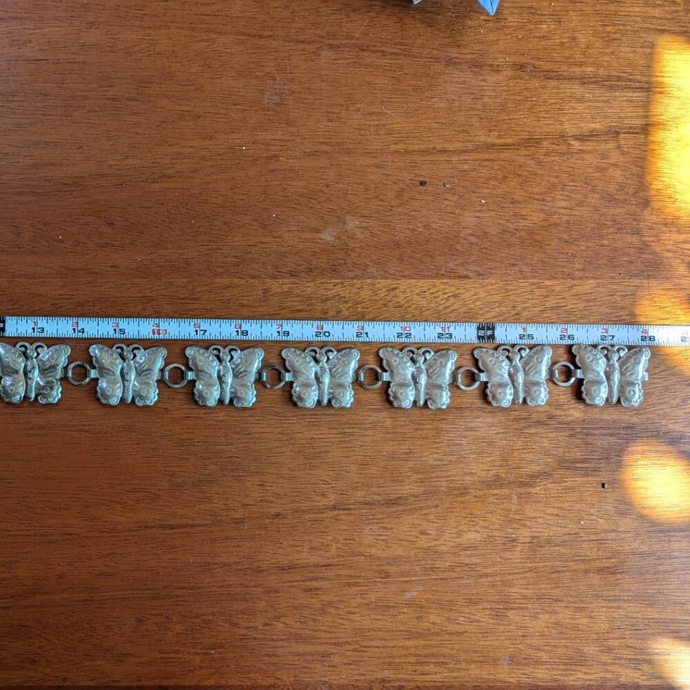 Vintage woman's concha belt in silver tone metal, size 28"waist.